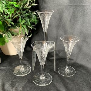 Set of 4 vintage etched crystal Cordial glasses with 3 dasies